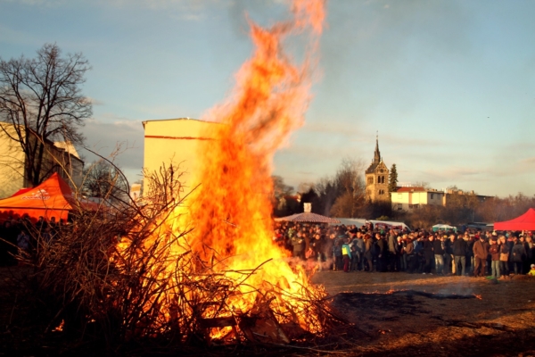 GUARDI Österreich Osterfeuer Lagerfeuer Fest Feiertag
